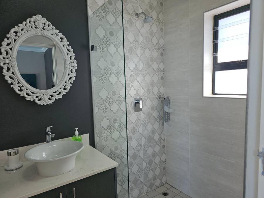 3 Bedroom Property for Sale in Dwarswegstrand Western Cape